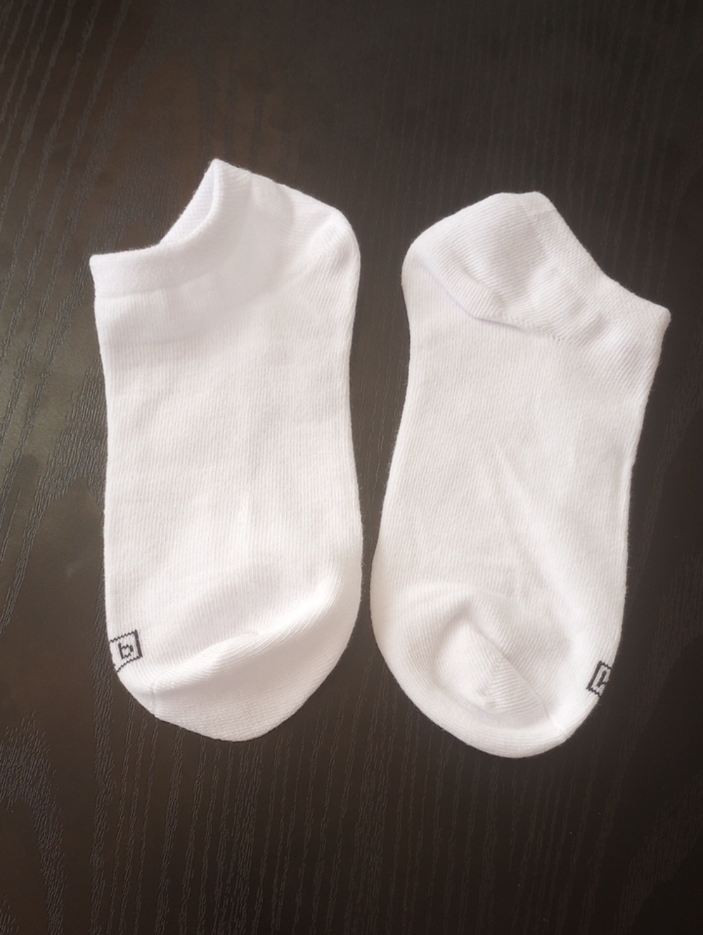 K. Bell White Low-Cut Socks Size 5.5 - 10 - Picture 2 of 2